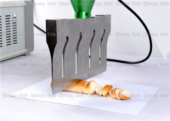 Tagliatrice ultrasonica su misura di colore per l'alimento congelato della carne del pomodoro